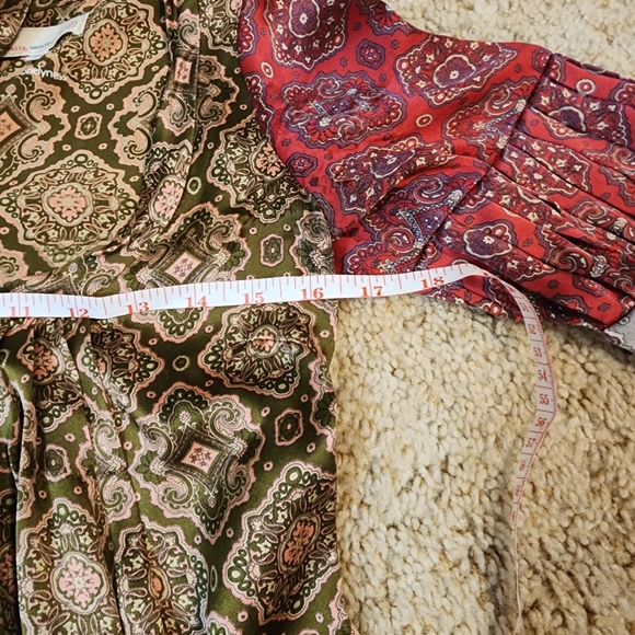 100% Silk Blouse, off the shoulder, size small - Picture 5 of 7